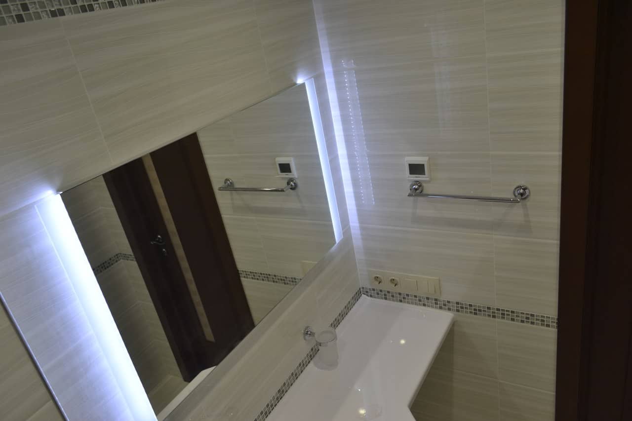 отделка ванны с подсветкой